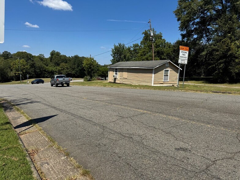 1000 Vinson Hwy, Milledgeville, GA à vendre - Photo du bâtiment - Image 2 de 8