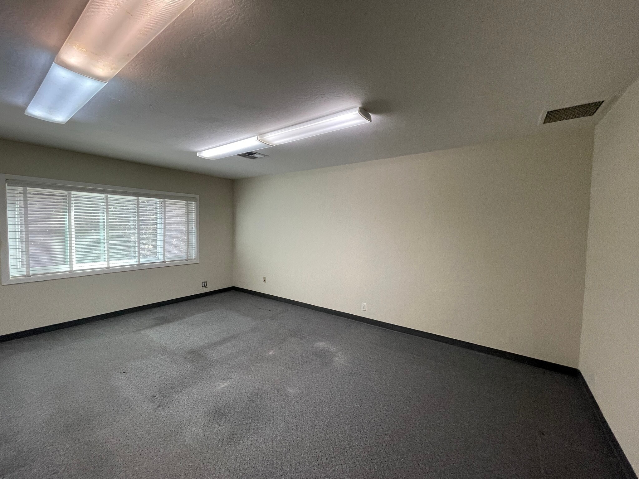 2007 W Hedding St, San Jose, CA for lease Interior Photo- Image 1 of 10