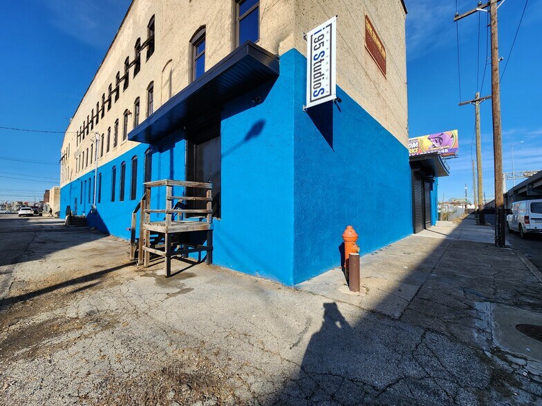 3445 Melvale Street, Philadelphia, PA à louer - Photo du bâtiment - Image 2 de 12