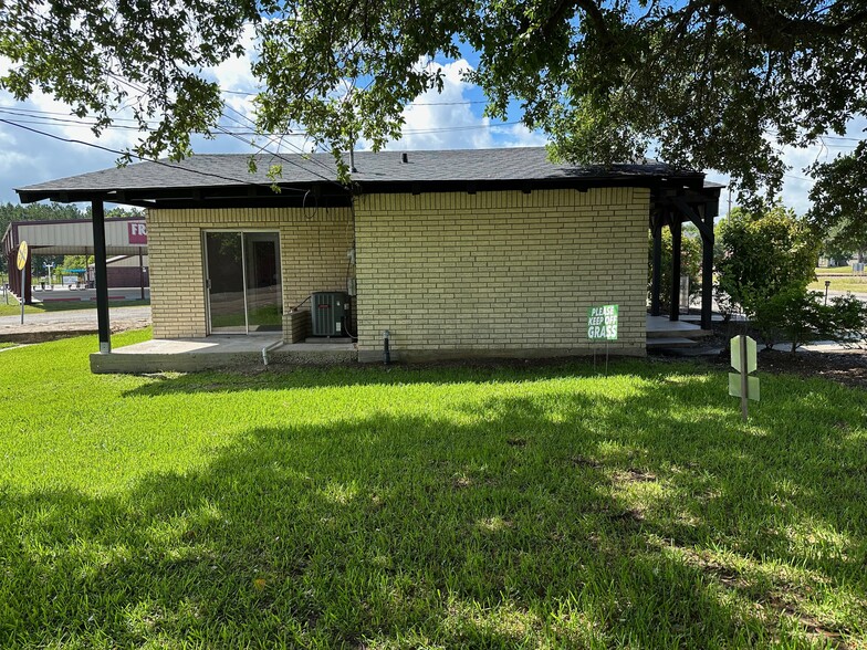 220 N 4th St, Silsbee, TX à louer - Photo du b timent - Image 3 de 11