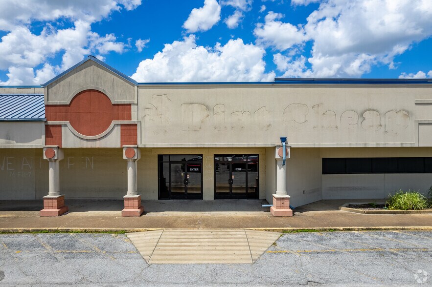 Carriage House Dr, Jackson, TN à louer - Photo du bâtiment - Image 3 de 5