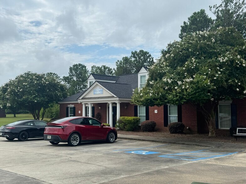 1003 Fernwood Dr, Milledgeville, GA à vendre - Photo du bâtiment - Image 2 de 11