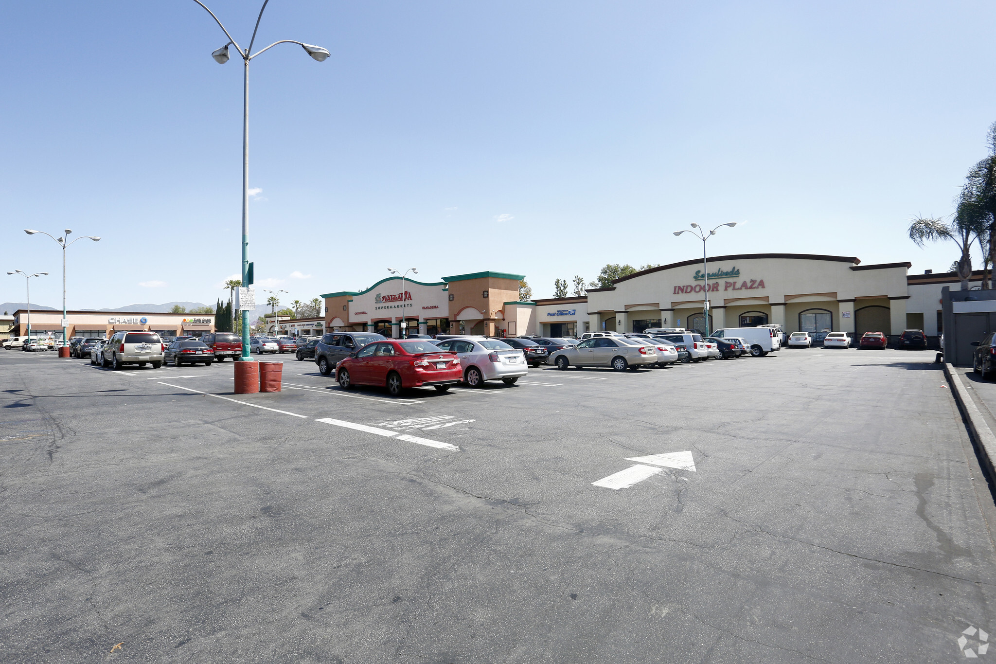 9136-9154 Sepulveda Blvd, North Hills, CA for lease Primary Photo- Image 1 of 9