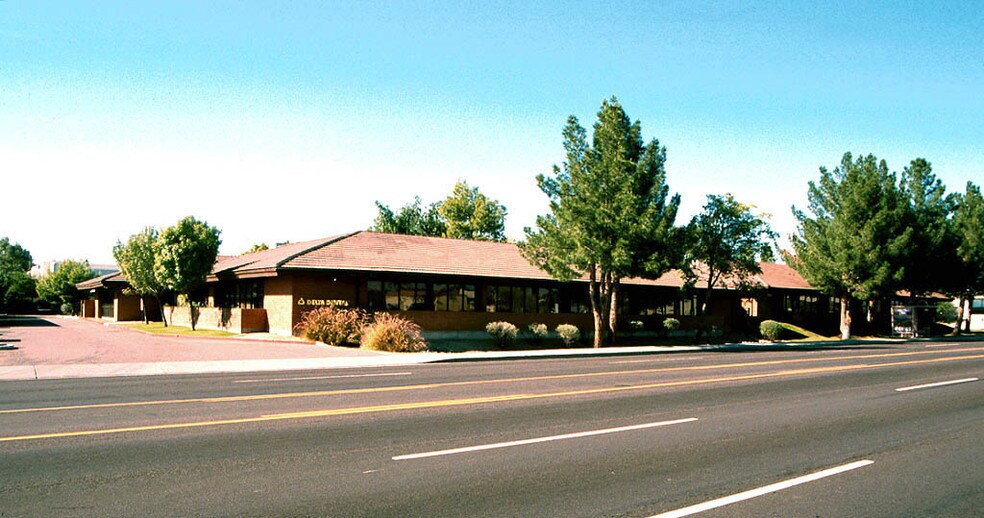 15648 N 35th Ave, Phoenix, AZ à vendre - Photo du bâtiment - Image 2 de 19
