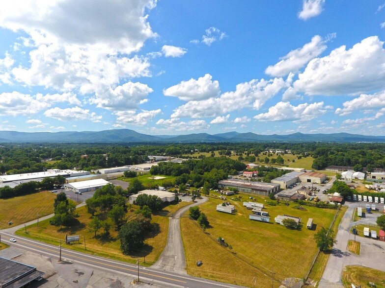 3321 Shenandoah Ave NW, Roanoke, VA à vendre - Photo du bâtiment - Image 3 de 6