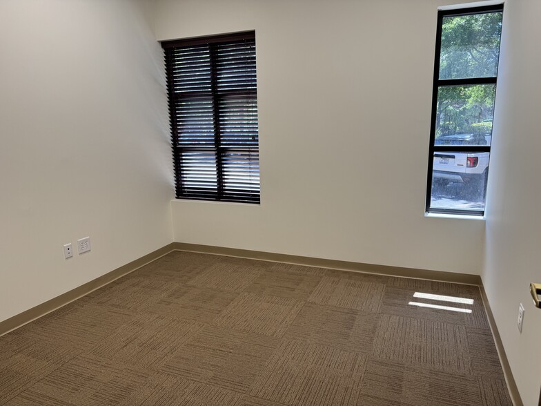 19520 W Catawba Ave, Cornelius, NC for lease - Building Photo - Image 2 of 10