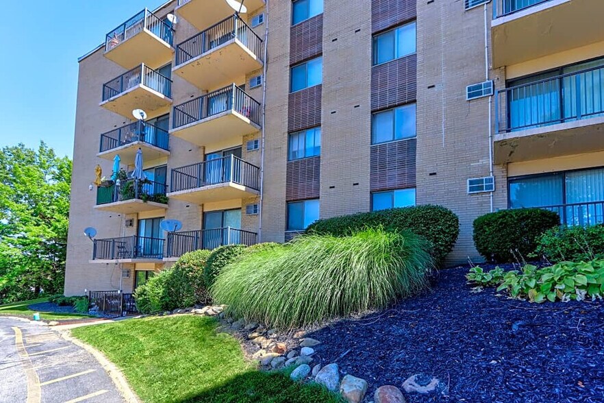 25450-25454 Euclid Ave, Euclid, OH à vendre - Photo principale - Image 2 de 10