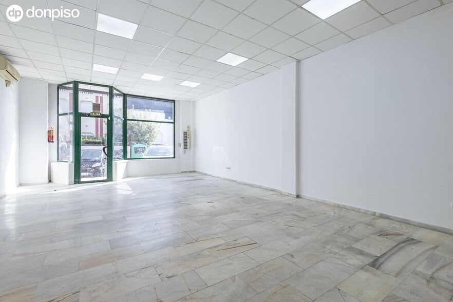 Avenida Juncaril, 128, Peligros, Granada for sale - Interior Photo - Image 2 of 21