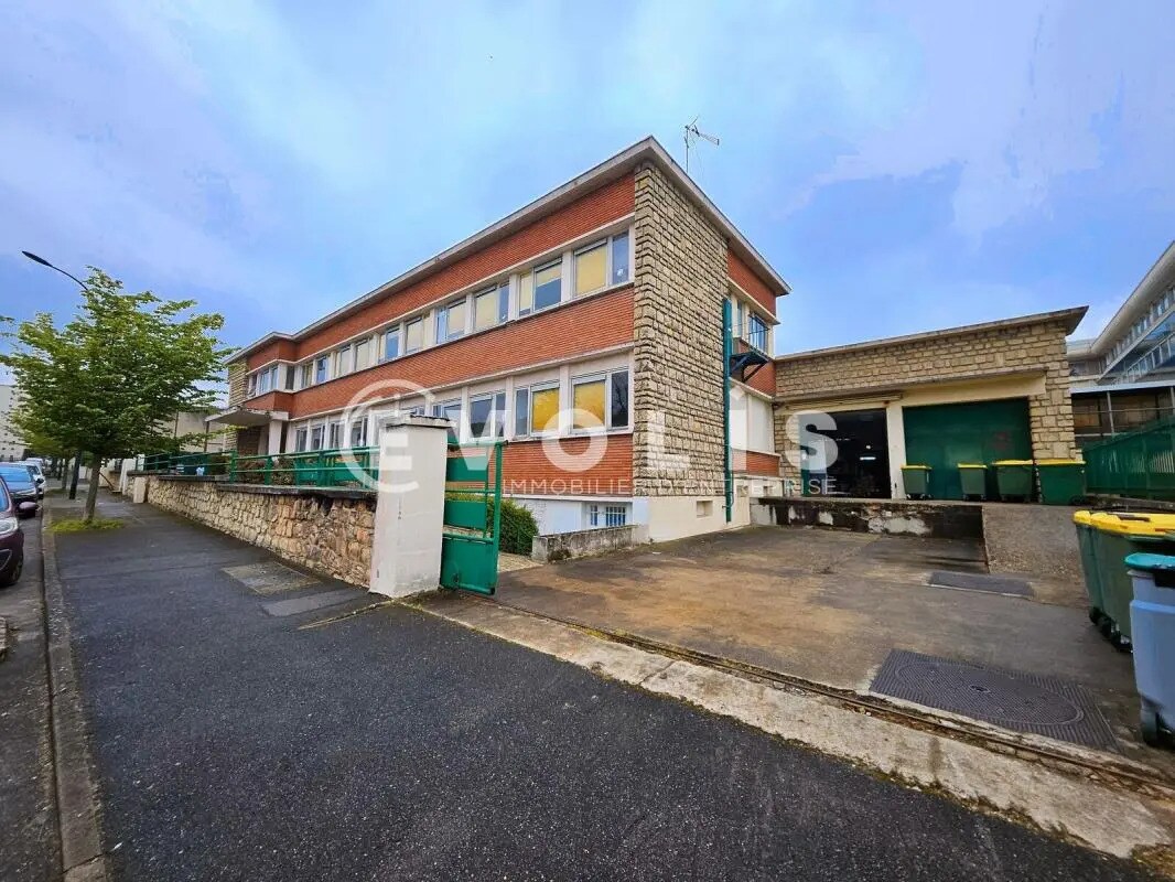 Office in Bagneux for lease Building Photo- Image 1 of 23