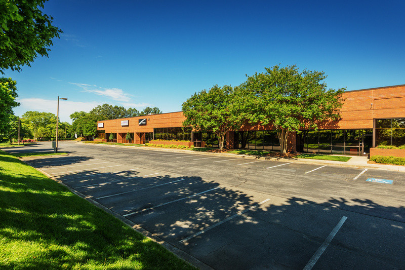 9201 Southern Pine Blvd, Charlotte, NC for lease - Building Photo - Image 1 of 1