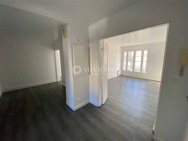 Office in Poissy for sale - Interior Photo - Image 3 of 10