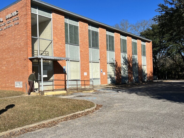 14 N Third St, Bay Springs, MS à vendre - Photo du bâtiment - Image 2 de 7