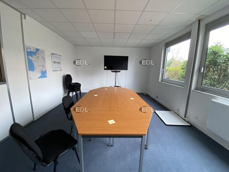 Flex in Les Ulis for lease - Interior Photo - Image 3 of 5