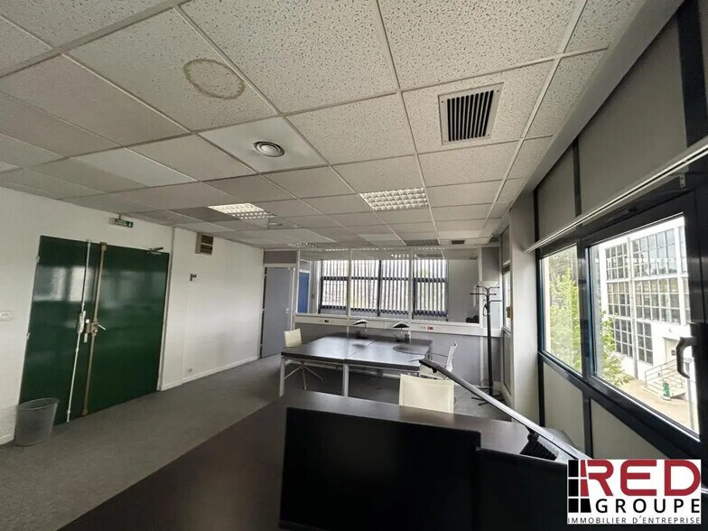 10 Rue Du Lieutenant Parayre, Aix-en-Provence à louer - Photo du bâtiment - Image 2 de 10