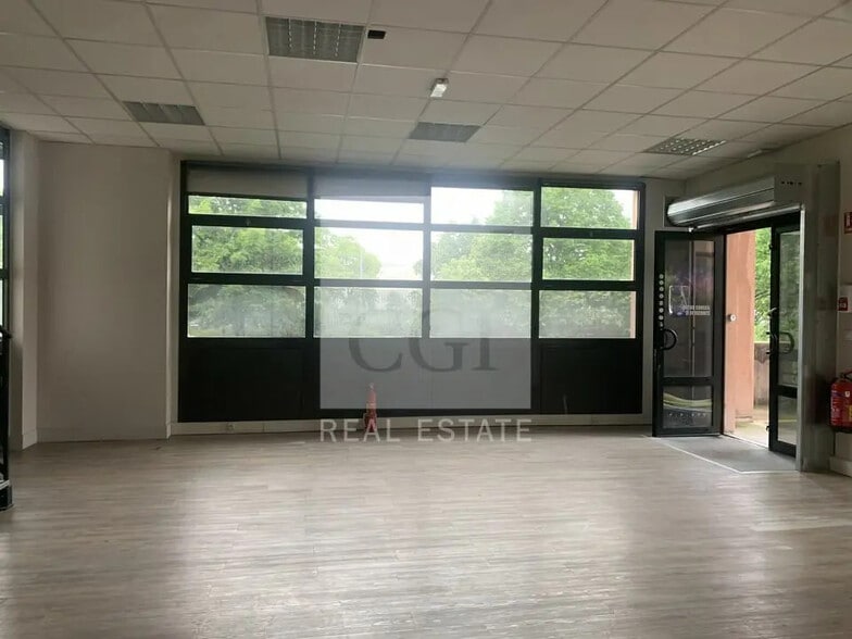 Flex in Bron for sale - Interior Photo - Image 3 of 8