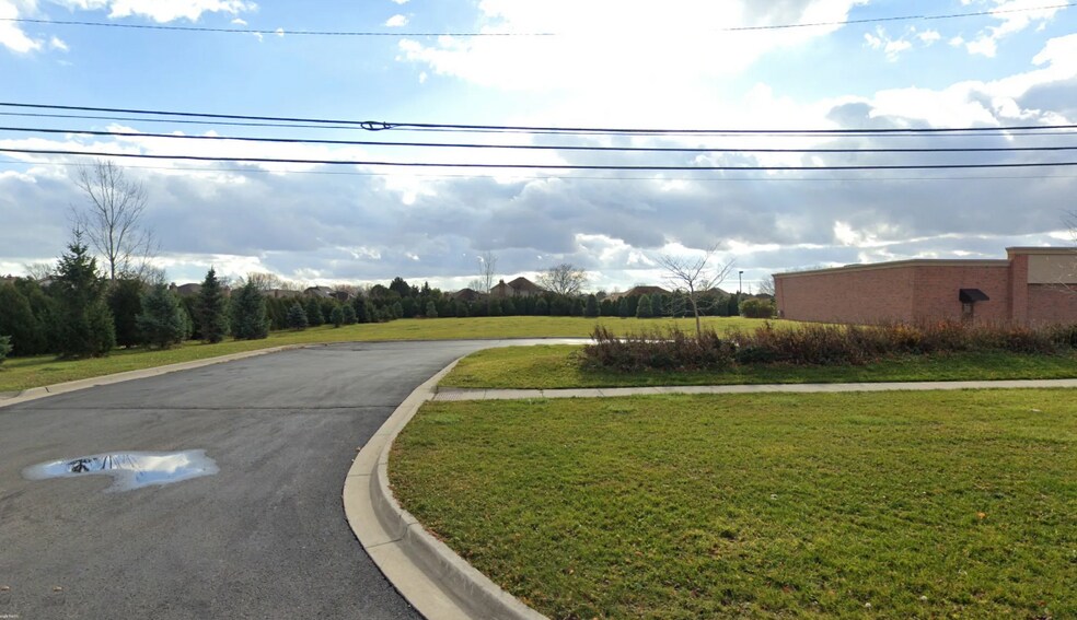 15300 21 Mile Rd, Macomb Township, MI à vendre - Photo principale - Image 3 de 5