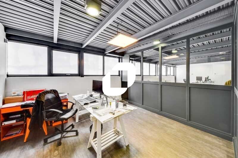 Bureau dans Clichy à louer - Photo du bâtiment - Image 2 de 14