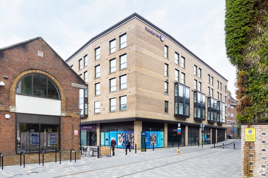 14 Piries Pl, Horsham à vendre - Photo du bâtiment - Image 2 de 3