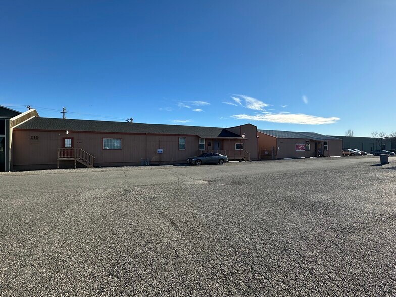 200 & 210 N Volland St. portefeuille de 2 propriétés à vendre sur LoopNet.ca - Photo du bâtiment - Image 3 de 9