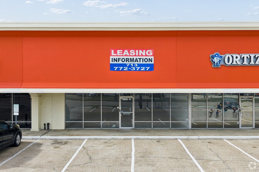 6003 Bellaire Blvd, Houston, TX à louer - Photo du bâtiment - Image 3 de 10