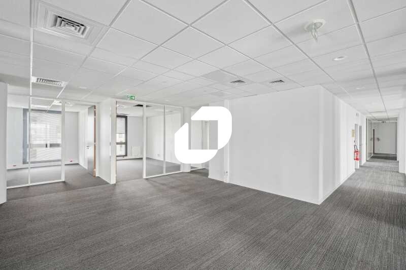 Office in Villeurbanne for lease - Interior Photo - Image 3 of 23