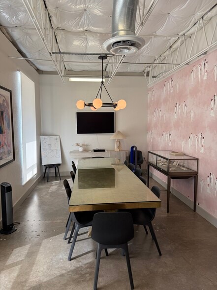 4649 Insurance Ln, Dallas, TX for lease - Building Photo - Image 2 of 6