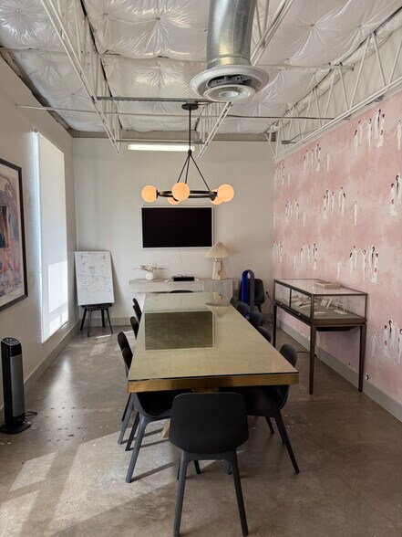 4649 Insurance Ln, Dallas, TX à louer - Photo du bâtiment - Image 2 de 6