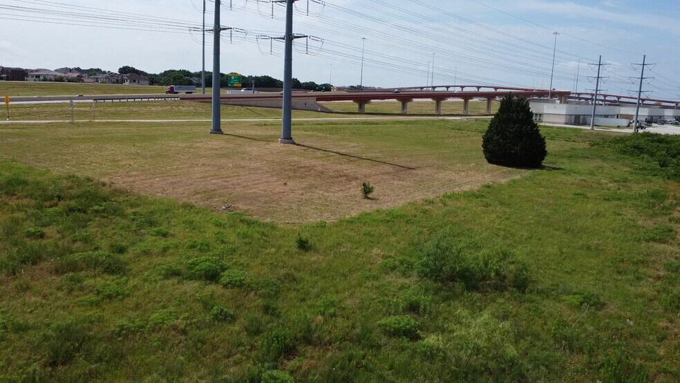 2851 N State 161 Hwy, Irving, TX à vendre - Vidéo sur l’inscription commerciale - Image 2 de 15