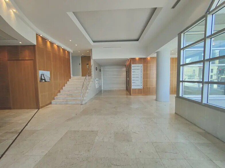 Bureau dans Meaux à louer - Photo du bâtiment - Image 3 de 5