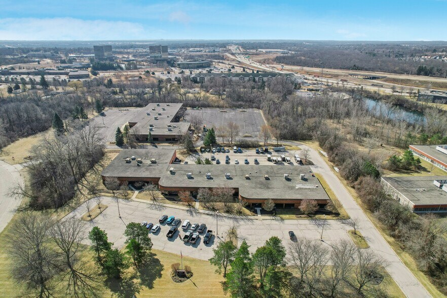 11425 W Lake Park Dr, Milwaukee, WI for sale - Building Photo - Image 2 of 10