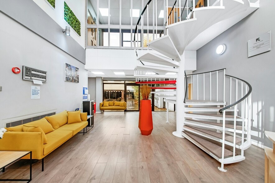 Hargreaves Rd, Swindon for lease - Building Photo - Image 3 of 19
