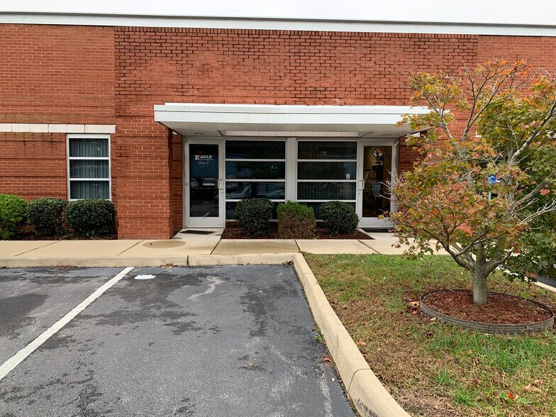 2503 58th St, Hampton, VA à louer - Photo du bâtiment - Image 3 de 5