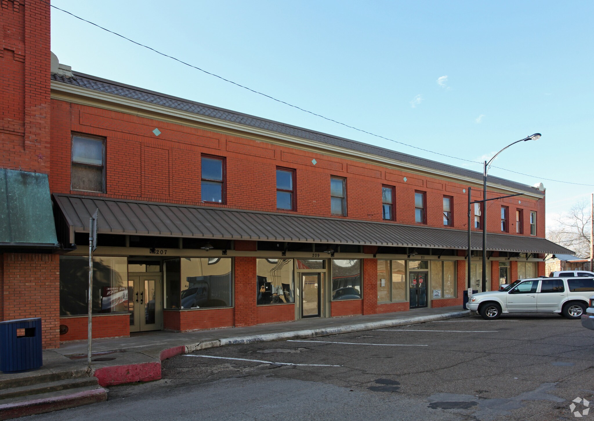 201-215 W Mulberry St, Kaufman, TX à louer Photo principale- Image 1 de 11