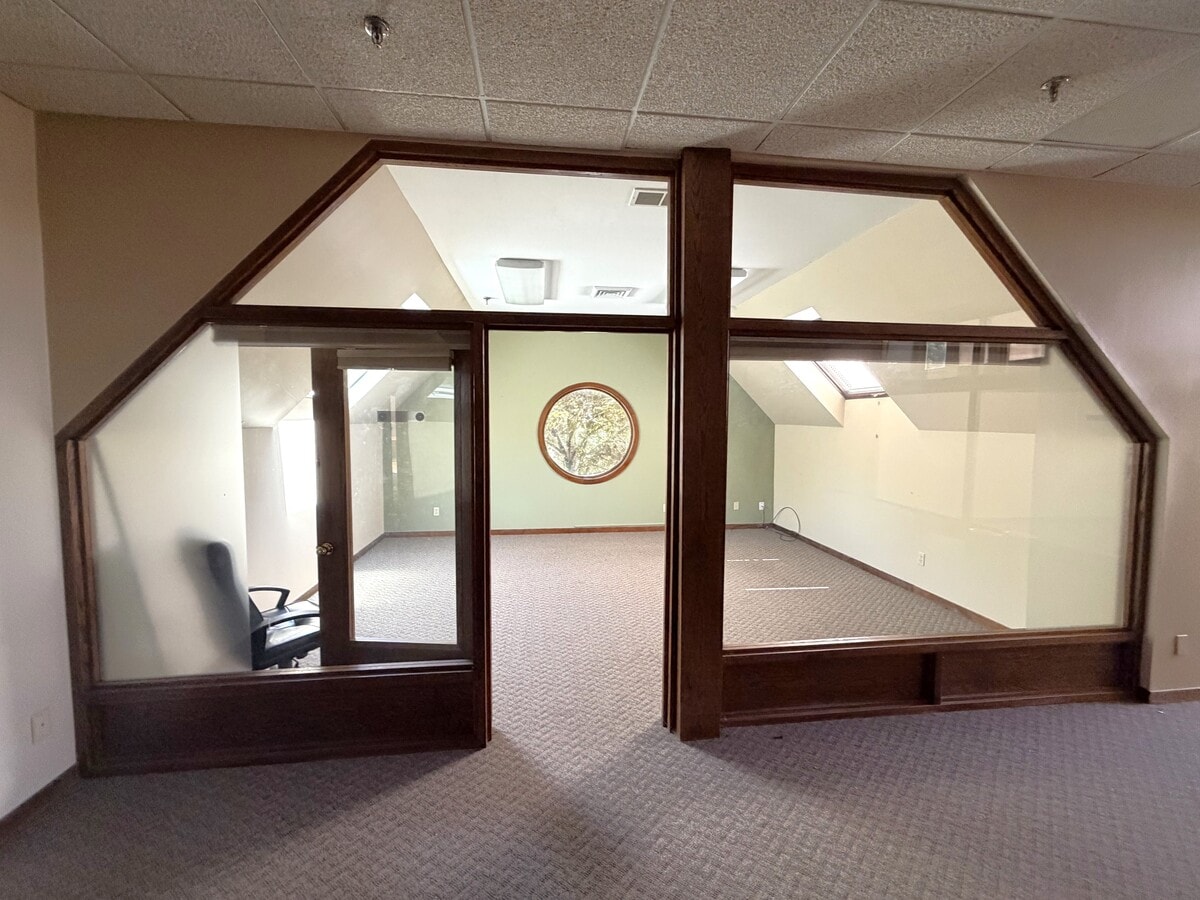 51 Sherman Hill Rd, Woodbury, CT 06798 - Unité A203 -  - Photo intérieure - Image 1 of 5