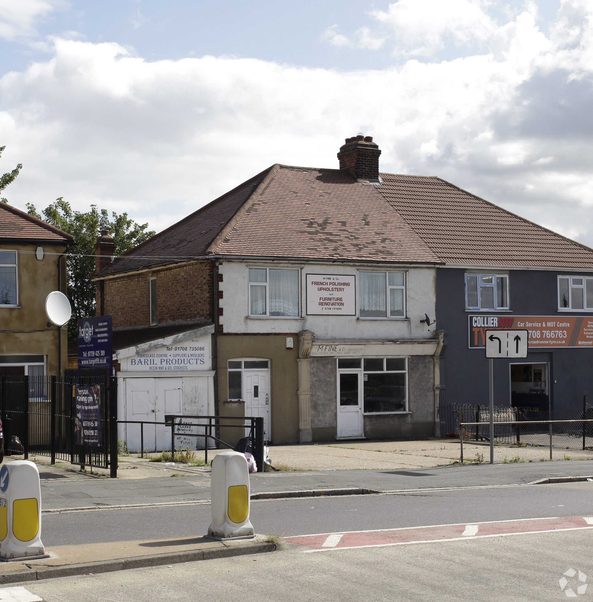 4 Hog Hill Rd, Romford for lease Primary Photo- Image 1 of 2