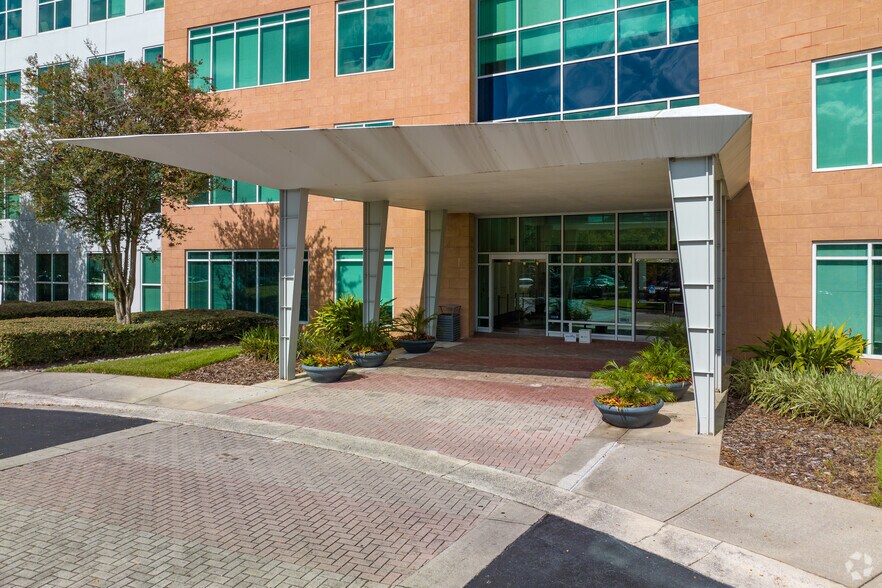 1800 Pembrook Dr, Orlando, FL à louer - Photo du bâtiment - Image 3 de 8