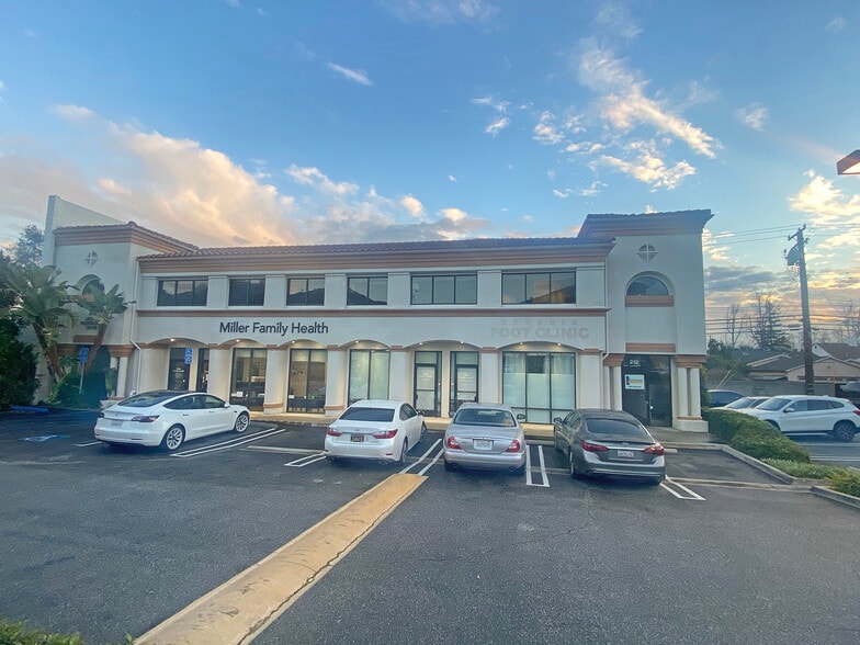 212 E Foothill Blvd, Arcadia, CA for lease - Building Photo - Image 3 of 3