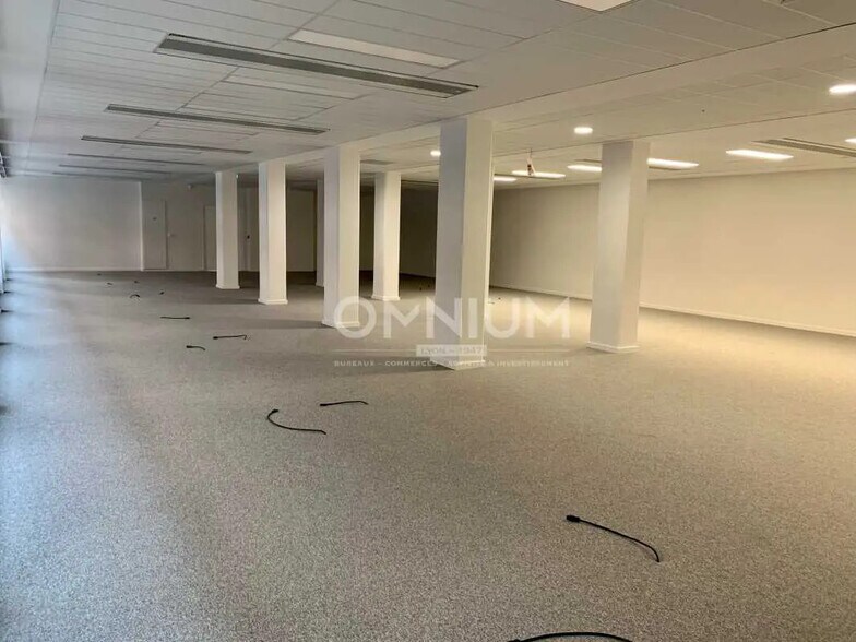 Flex dans Lyon à louer - Photo du bâtiment - Image 2 de 6