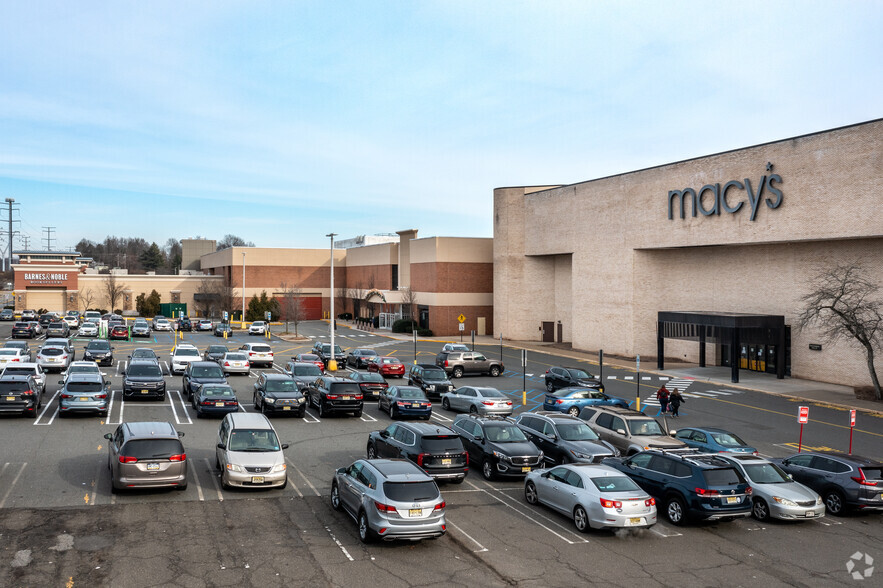 112 Eisenhower Pky, Livingston, NJ for lease - Building Photo - Image 1 of 11