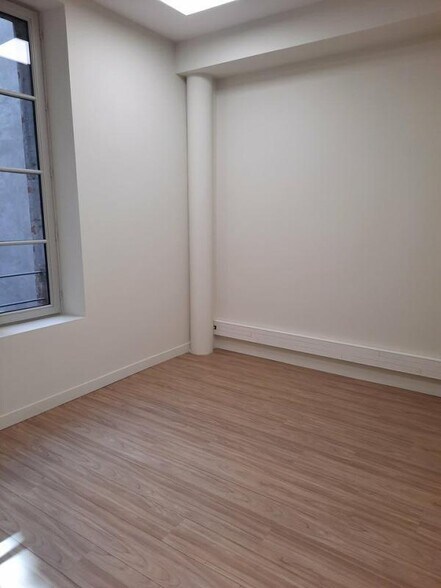 Office in Toulouse for lease - Interior Photo - Image 3 of 6