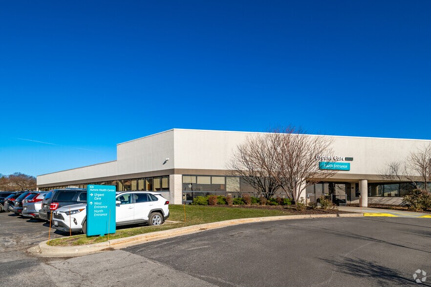 2000 E Layton Ave, Saint Francis, WI for lease - Primary Photo - Image 1 of 4