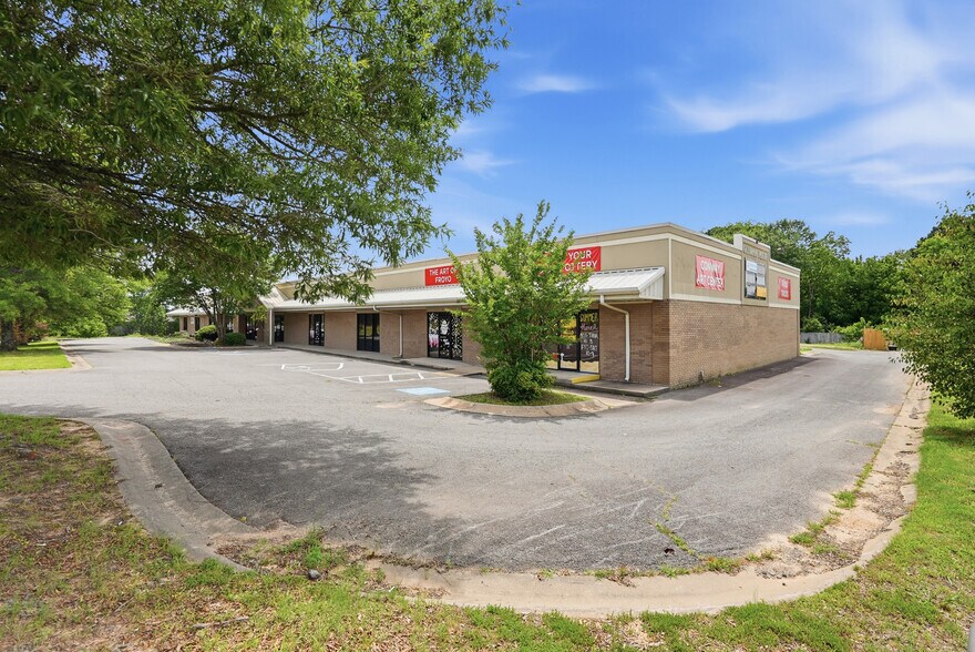 2215 E Oak St, Conway, AR à louer - Photo du bâtiment - Image 3 de 11