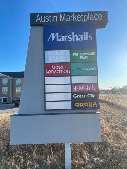 1001 18th Ave NW, Austin, MN à louer - Photo de l’enseigne - Image 2 de 4