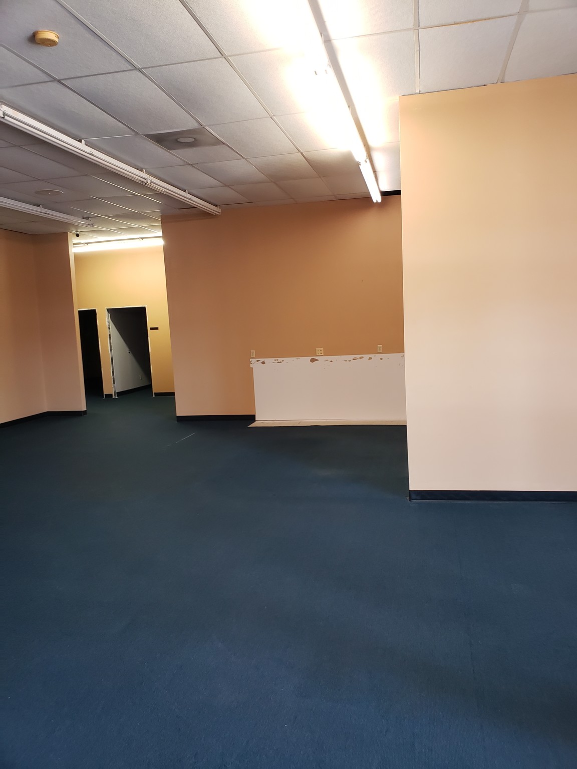 370 Downtowner Plz, Coshocton, OH for lease Building Photo- Image 1 of 6