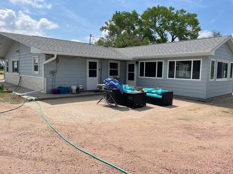 810 E US Hwy 275, Ewing, NE à vendre - Photo du bâtiment - Image 3 de 42