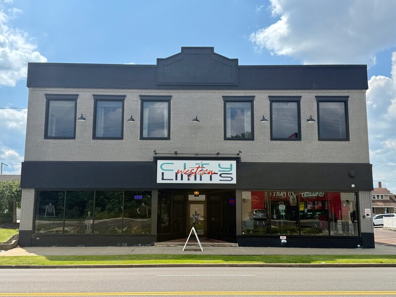 641 Lincoln Way W, Massillon, OH à louer - Photo du bâtiment - Image 3 de 37
