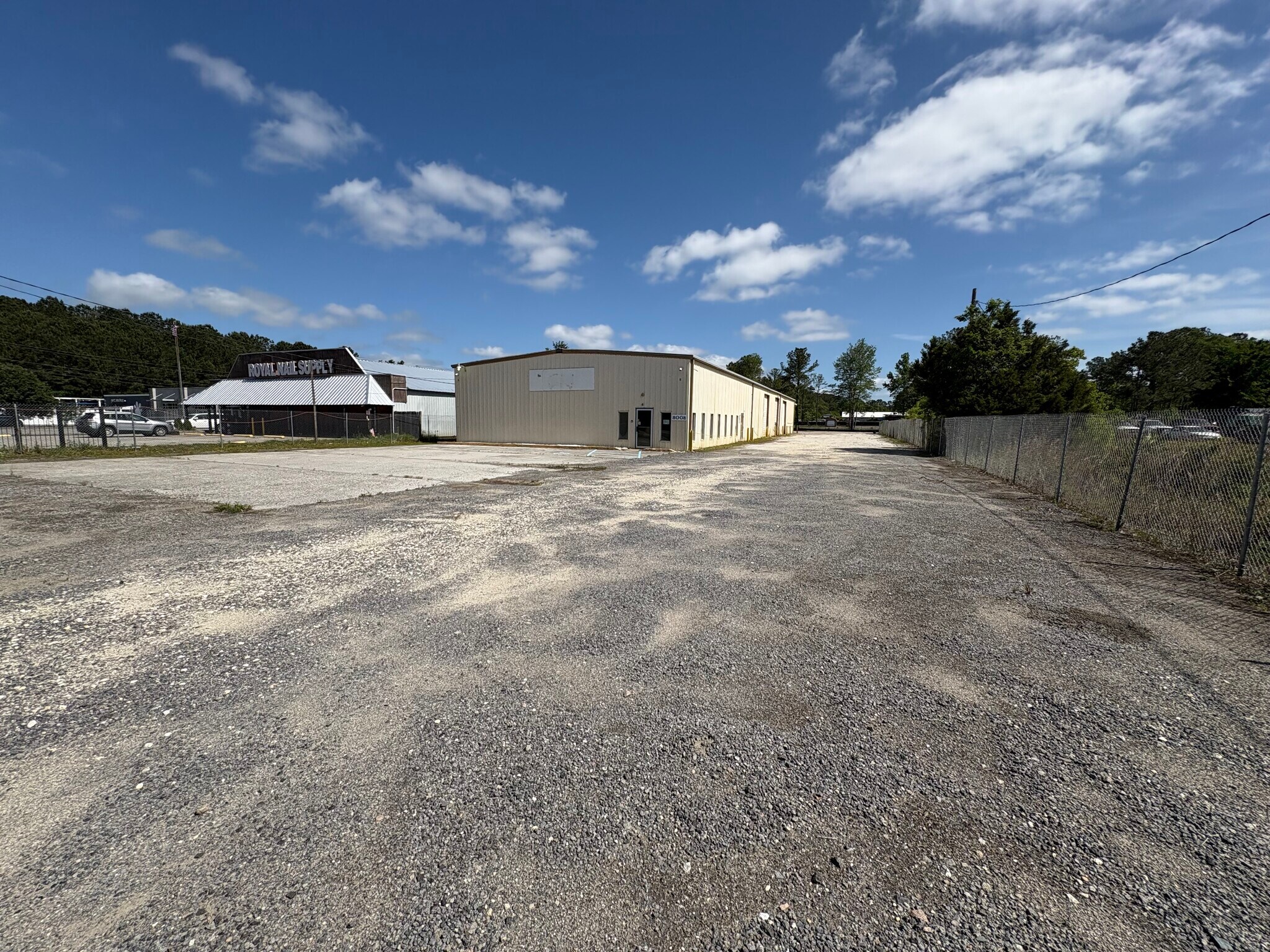 8008 Dorchester Rd, Charleston, SC à louer Photo du bâtiment- Image 1 de 12