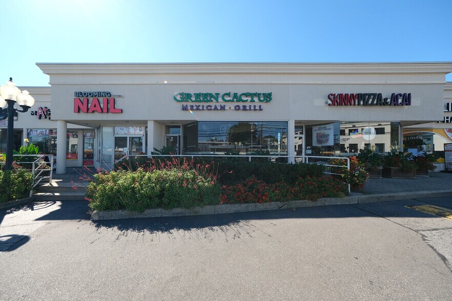 191-219 Mineola Ave, Roslyn Heights, NY à louer - Photo du bâtiment - Image 2 de 12