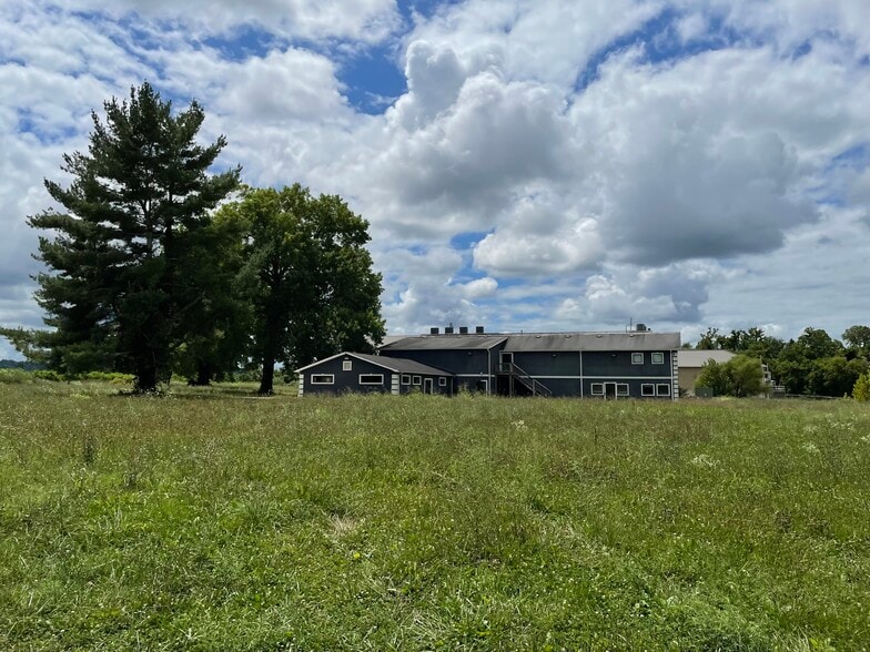 Receivership Portfolio in KY, WV, OH portfolio of 2 properties for sale on LoopNet.ca - Building Photo - Image 2 of 17