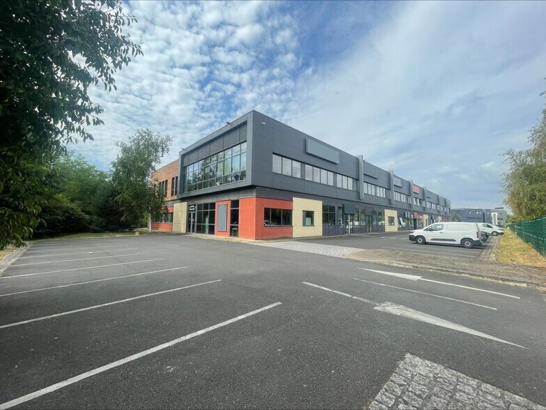 Flex in Villeneuve-la-Garenne for lease - Building Photo - Image 1 of 14